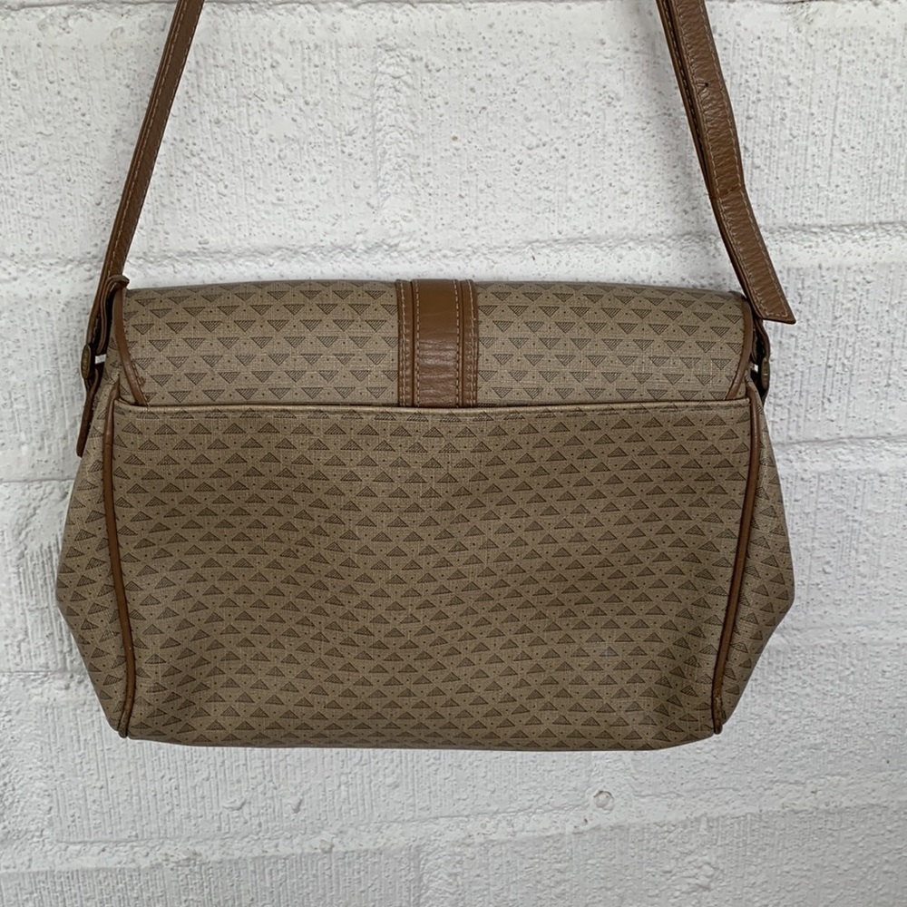 LIZ Claiborne Leather Vintage Triangle Logo Shoulder Purse Tan - Picture 7 of 7
